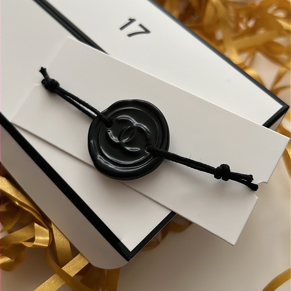 CHANEL Advent Calender Box 17 - Picture 4 of 5